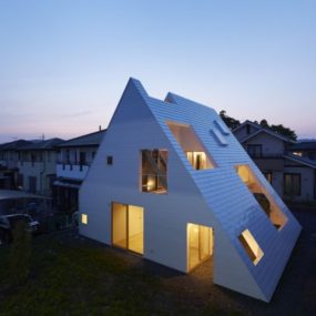 This Japanese Version of an A-Frame Houses Both Indoor and Outdoor Areas